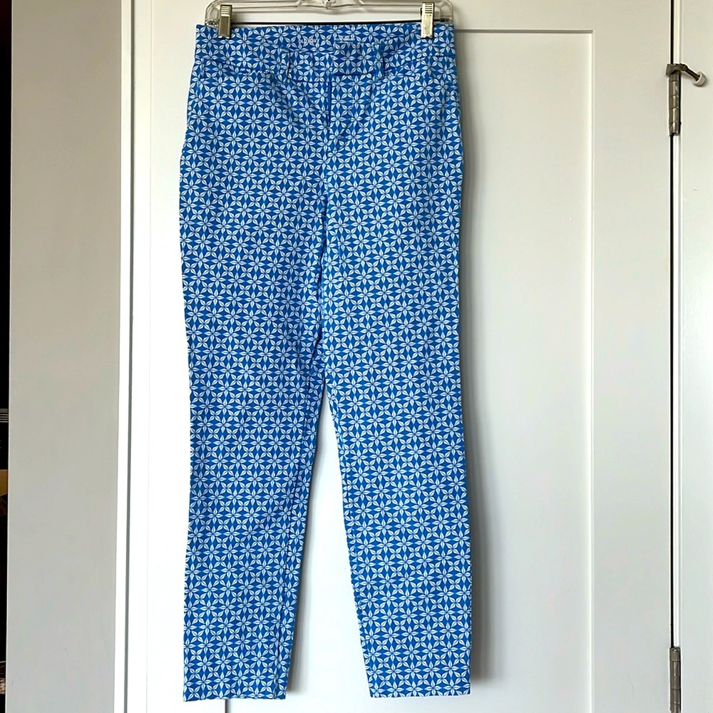 New without tags.  Never worn. Old Navy Pixie skinny.  Size 4.